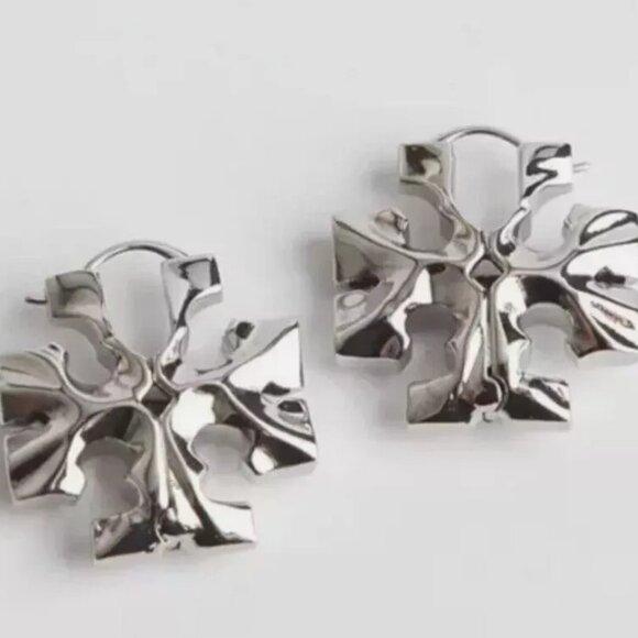 Tory Burch Jewelry - Tory Burch Roxanne Oversized Hidden Earrings in Silver Tone